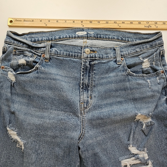 Old Navy Boyfriend Mid-Rise Jeans Womens Sz 16 Distressed Blue Denim Lightweight - Picture 5 of 8